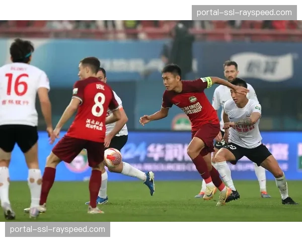 航体北看台巨型TIFO致敬建队三十周年，河南队主场气氛热烈