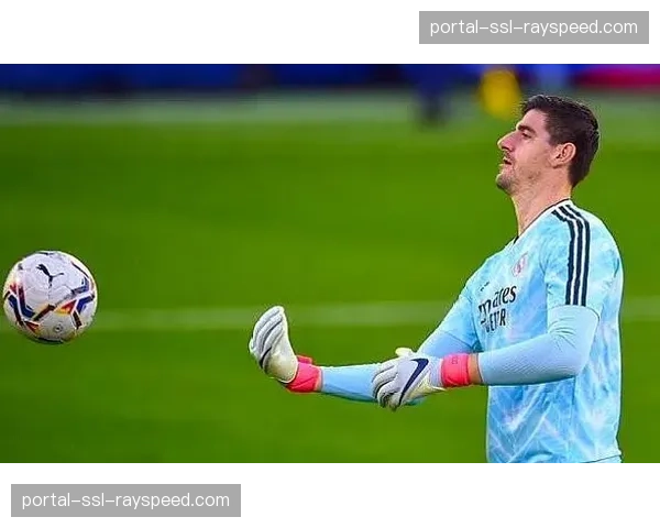 从门将到绝杀：记录皇马库尔图瓦长传助攻维尼修斯得分全过程